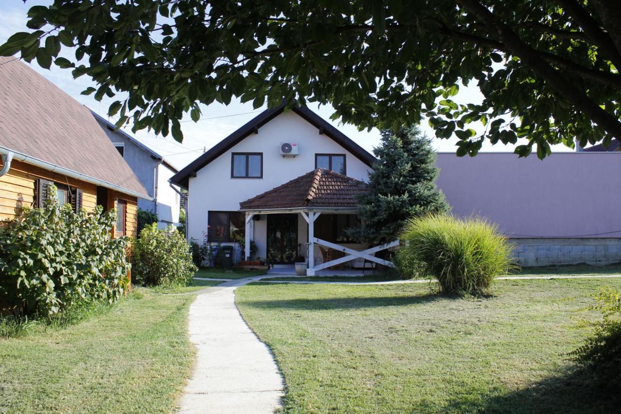 Apartments Osijek By The River Exterior photo