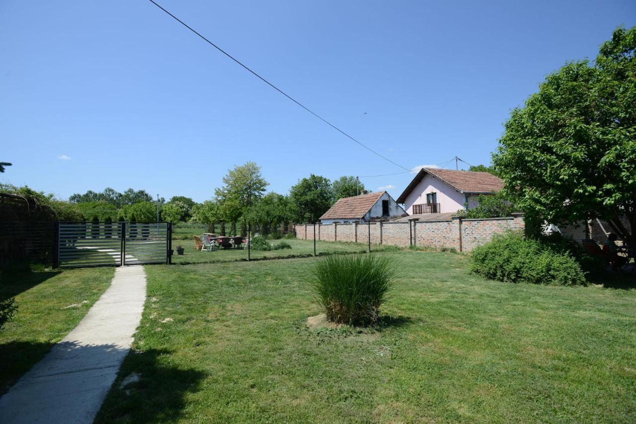 Apartments Osijek By The River Exterior photo