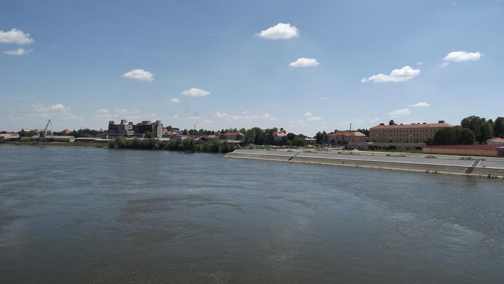 Apartments Osijek By The River Exterior photo