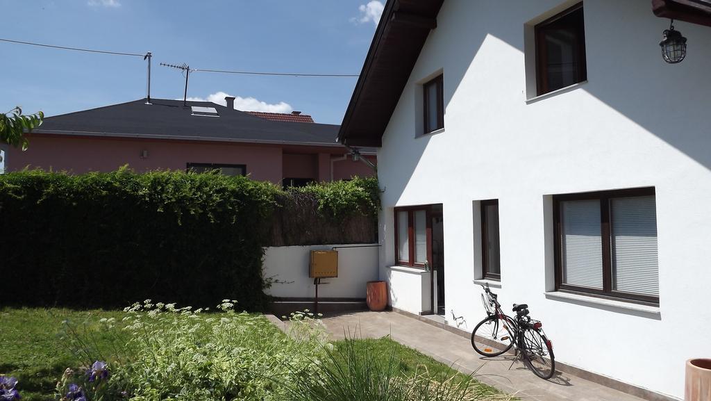 Apartments Osijek By The River Exterior photo