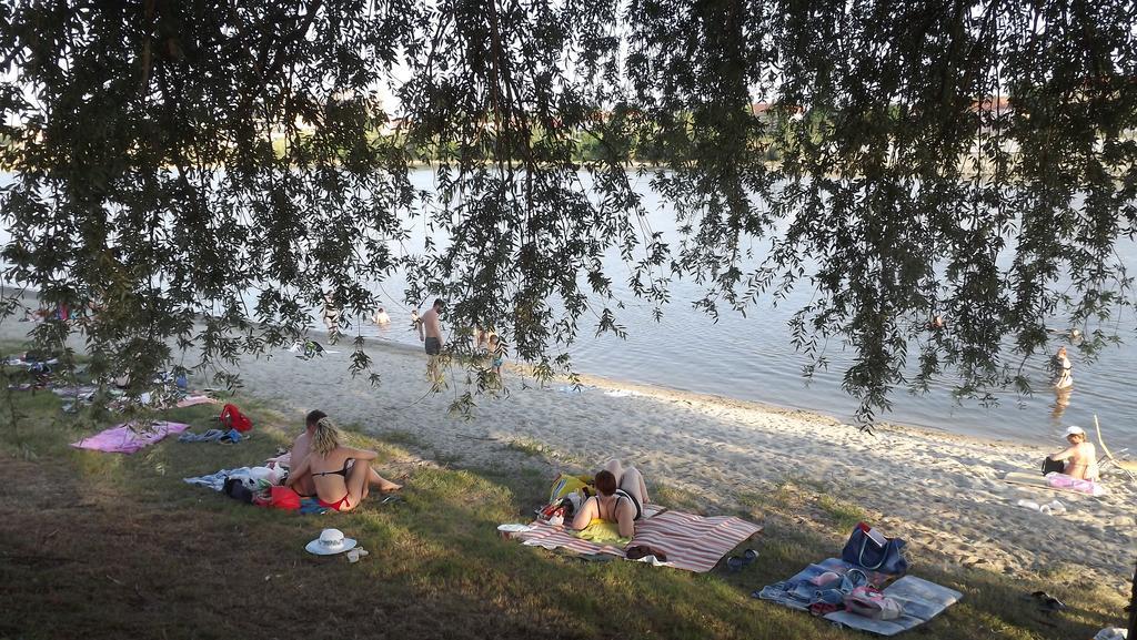 Apartments Osijek By The River Exterior photo